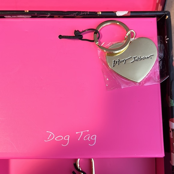 Betsey Johnson “The Pet Set” Black Crossbody Bag, Dog Tag & Keychain Pouch - Picture 5 of 16